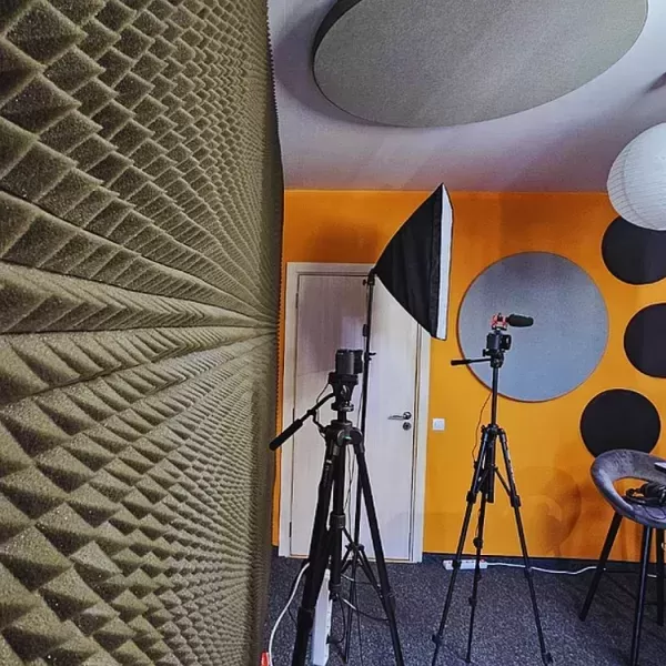Akustiset paneelit ja täydellinen Podcast Studion uudistus