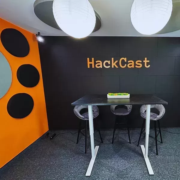 Akustiset paneelit ja täydellinen Podcast Studion uudistus