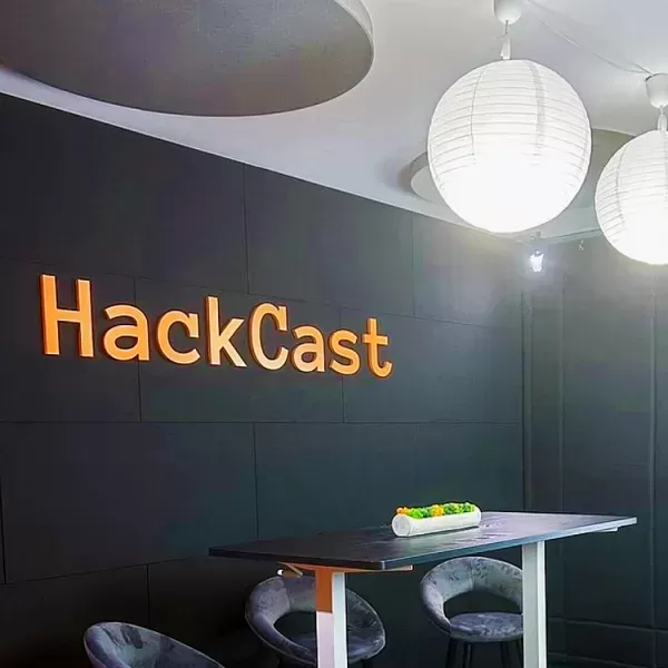 Akustiset paneelit ja täydellinen Podcast Studion uudistus