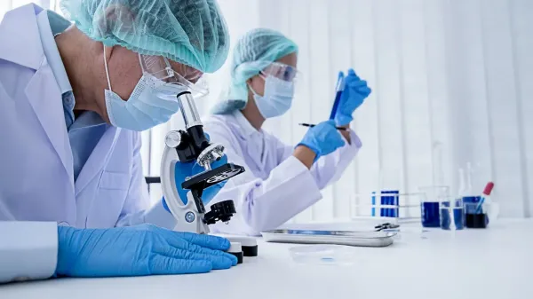 Miten akustiset värähtelyt vaikuttavat herkkiin laboratoriolaitteisiin