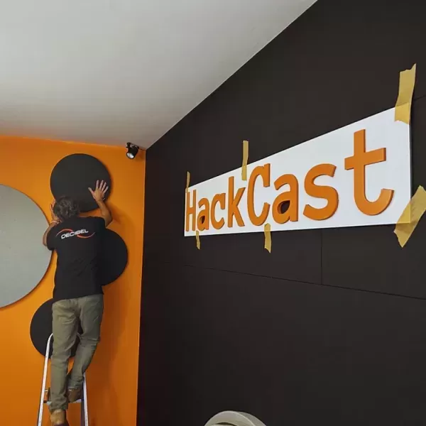 Akustiset paneelit ja täydellinen Podcast Studion uudistus