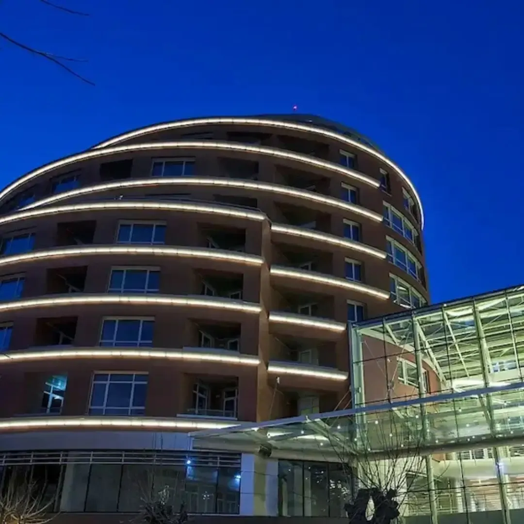 Akustiikkakäsittely San Stefano Plazalla