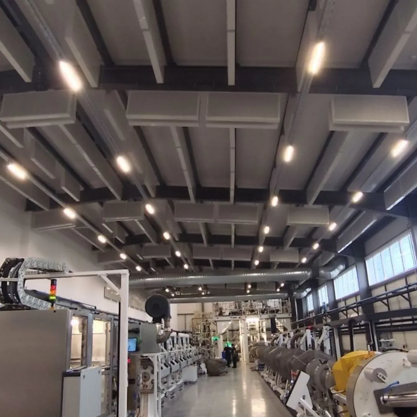 Teollisuushallin akustinen käsittely Excellpackille