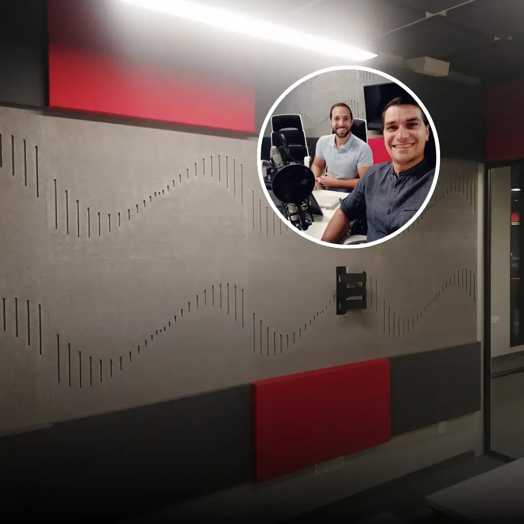 Akustisten paneelien asennus kuuluisaan radiostudioon