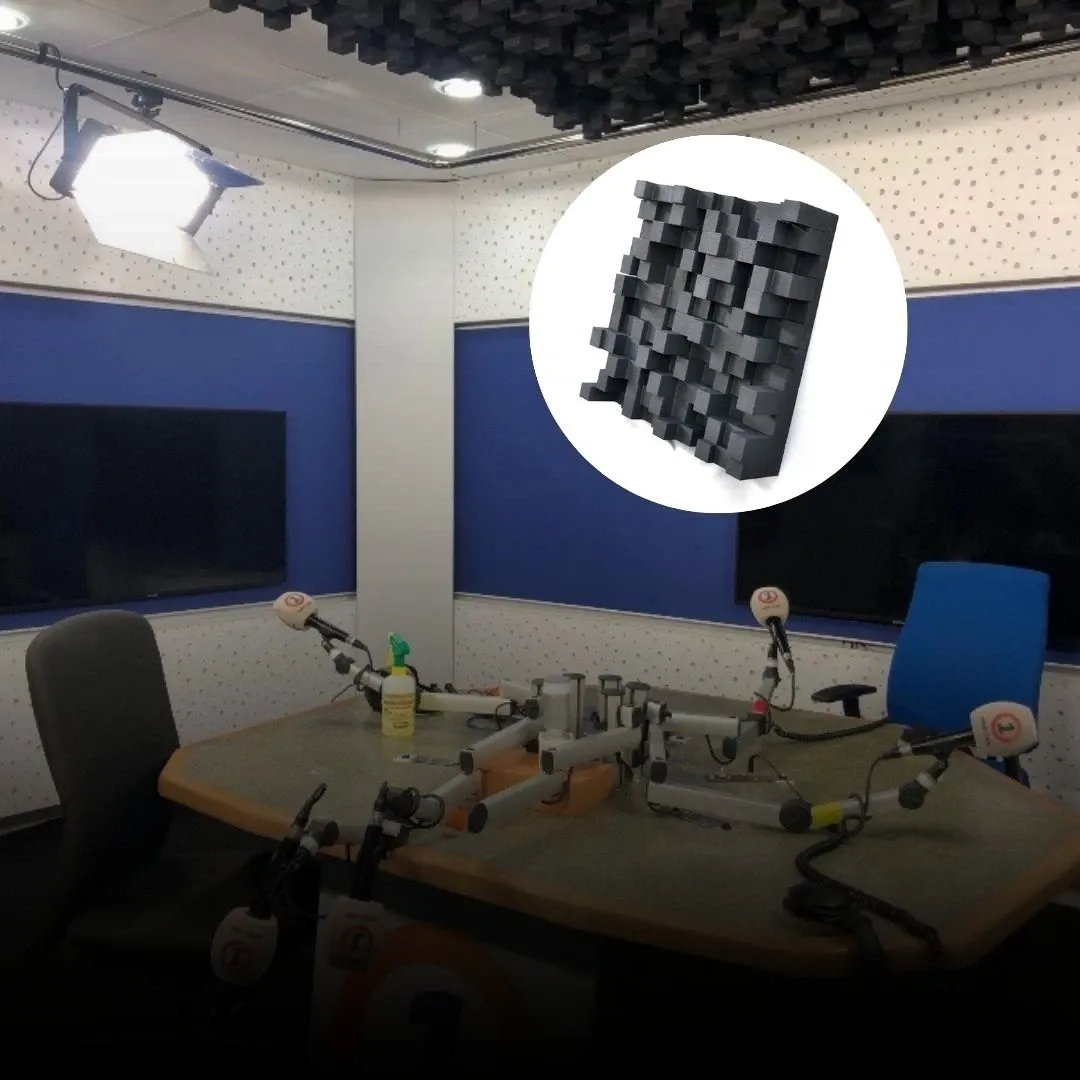 Akustinen hoito radiostudiossa Tangerissa, Marokossa