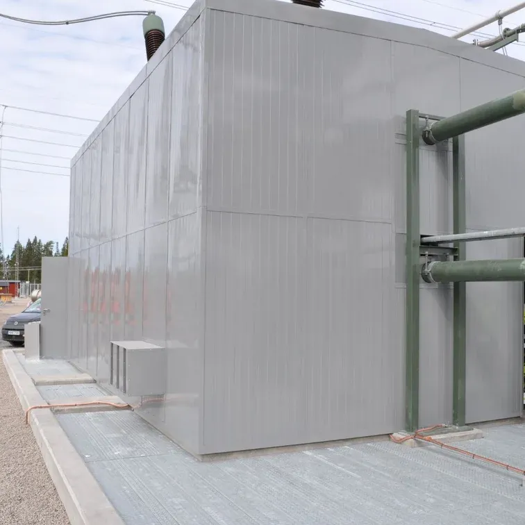 Äänieristyskotelo 400 kV:n asemalle Tenhultissa