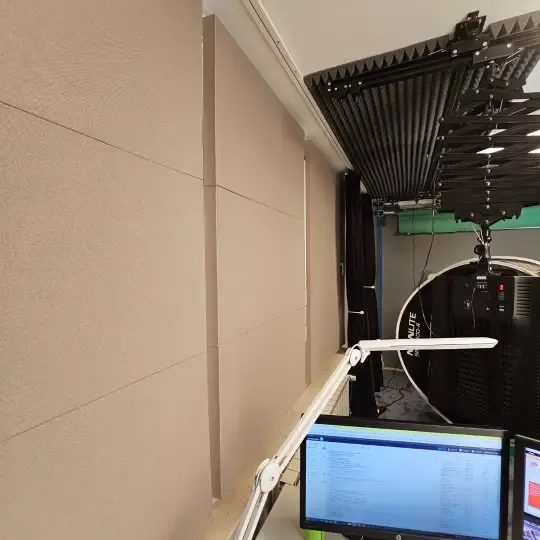 Kotistudion akustinen käsittely Sofiassa