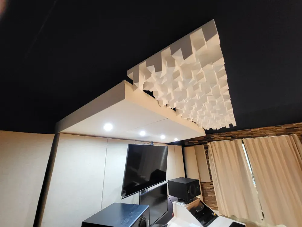 Äänitysstudion akustinen käsittely Pariisissa