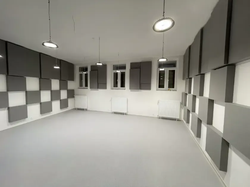Kaiunvaimennus VŠMU:n instrumenttihuoneissa