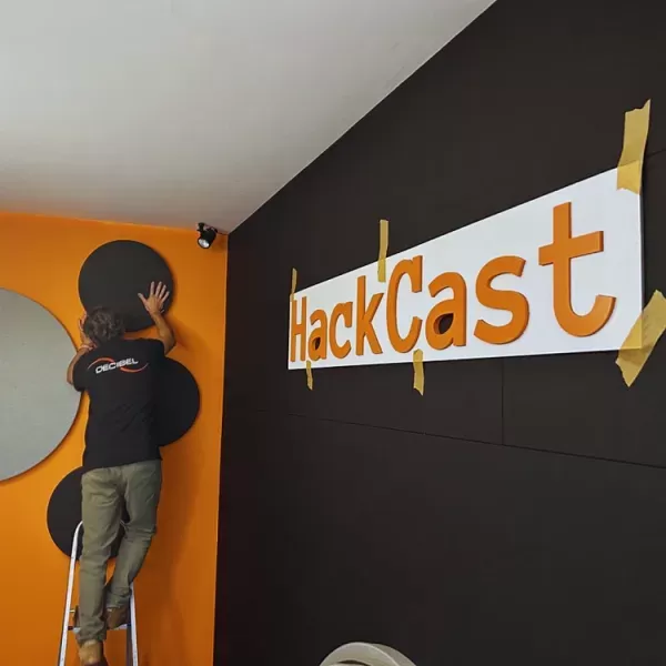 Akustiset paneelit ja täydellinen Podcast Studion uudistus