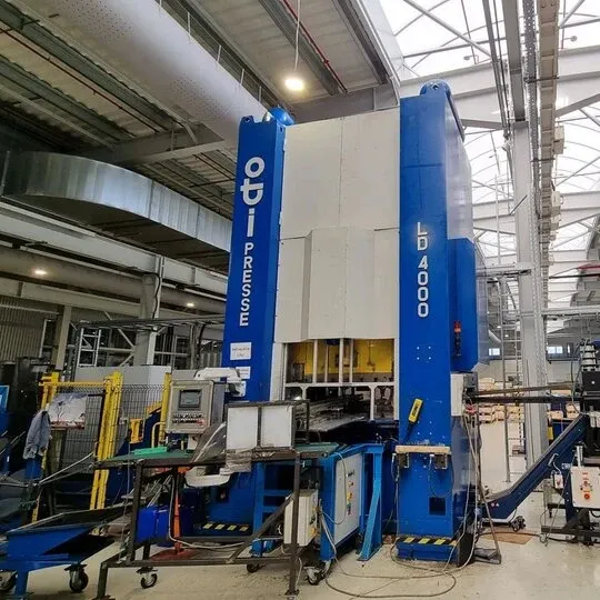 Miba Steeltecillä sijaitsevan meluisan puristimen teollinen äänieristys