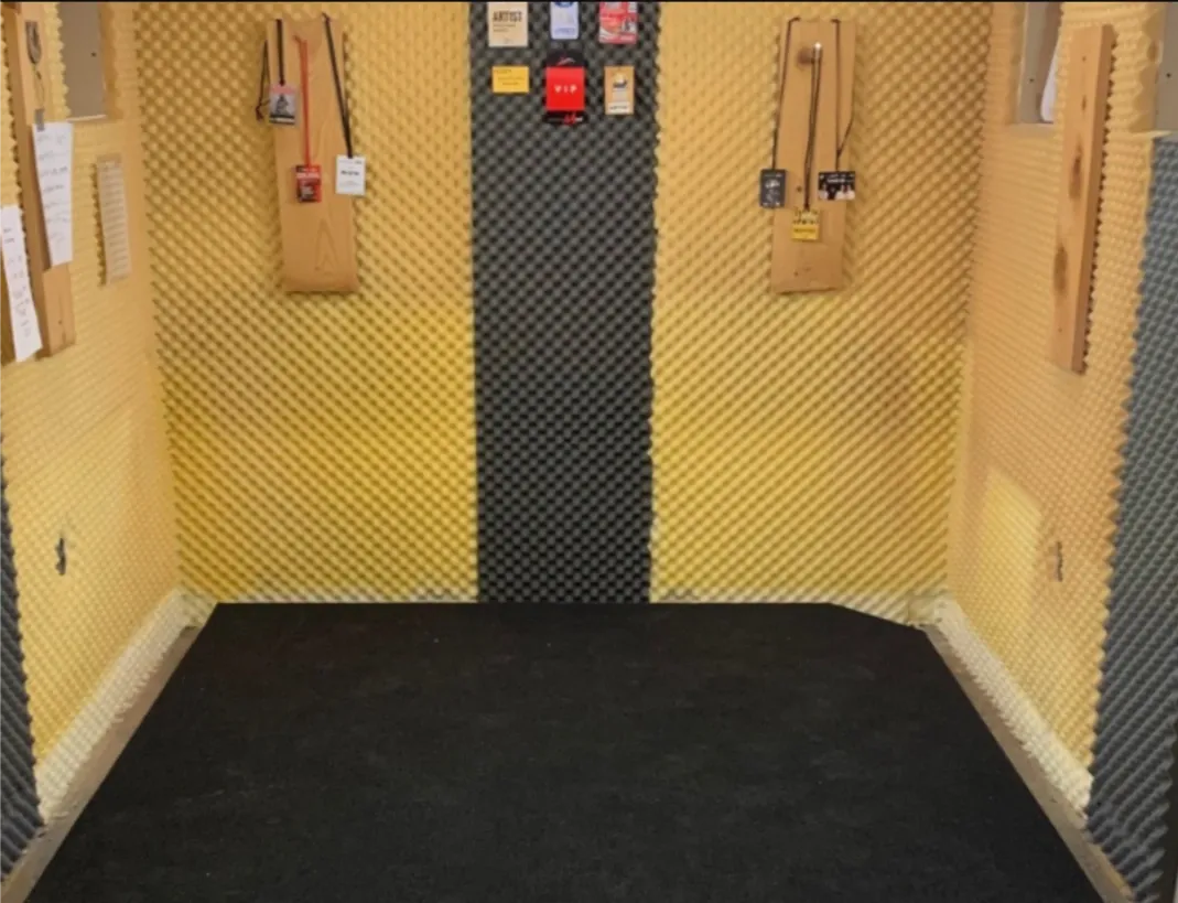 Räätälöity akustinen ja tärinänvaimennus rumpustudioon