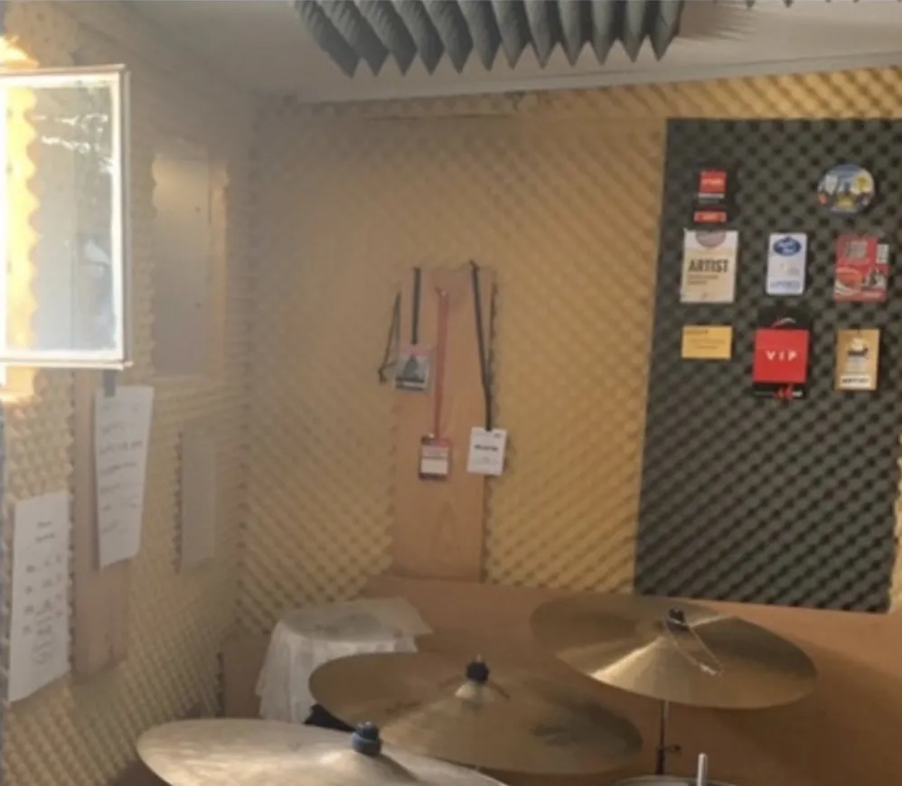 Räätälöity akustinen ja tärinänvaimennus rumpustudioon